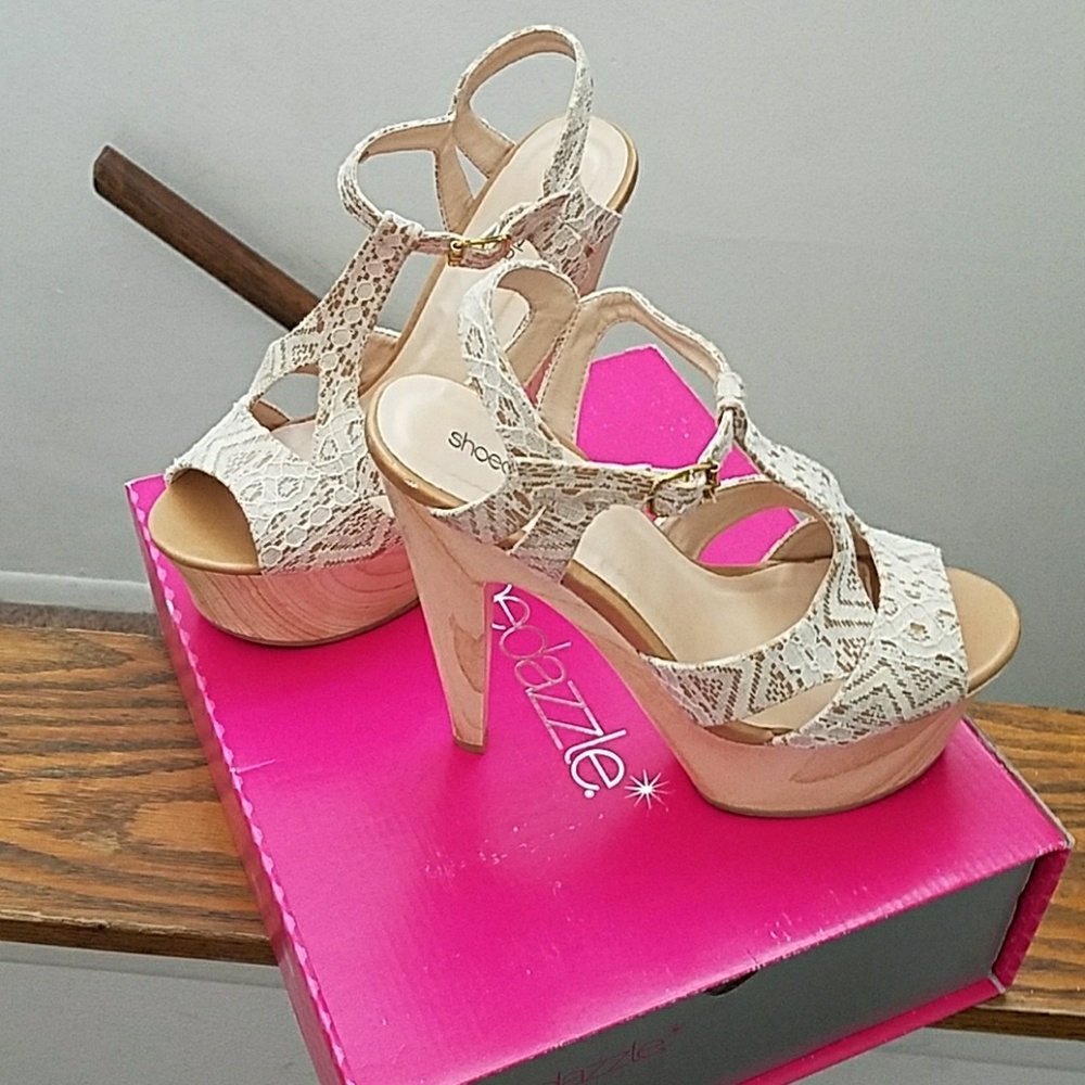 Wood Platform High Heels (IZZY)