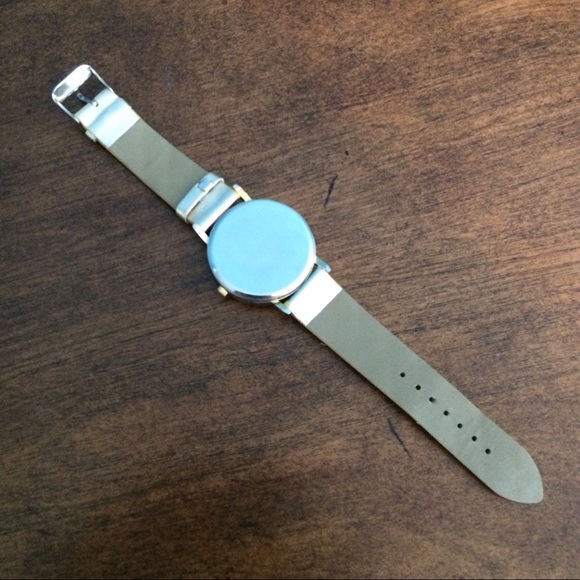 GOLD WATCH - Picture 3 of 4