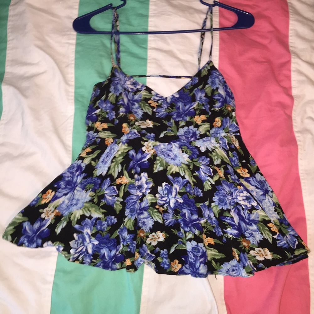 Floral print tank top 💙🌸
