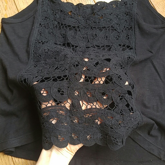 ♦ 3 for $15 American Eagle Crochet Back Tank - Picture 5 of 7