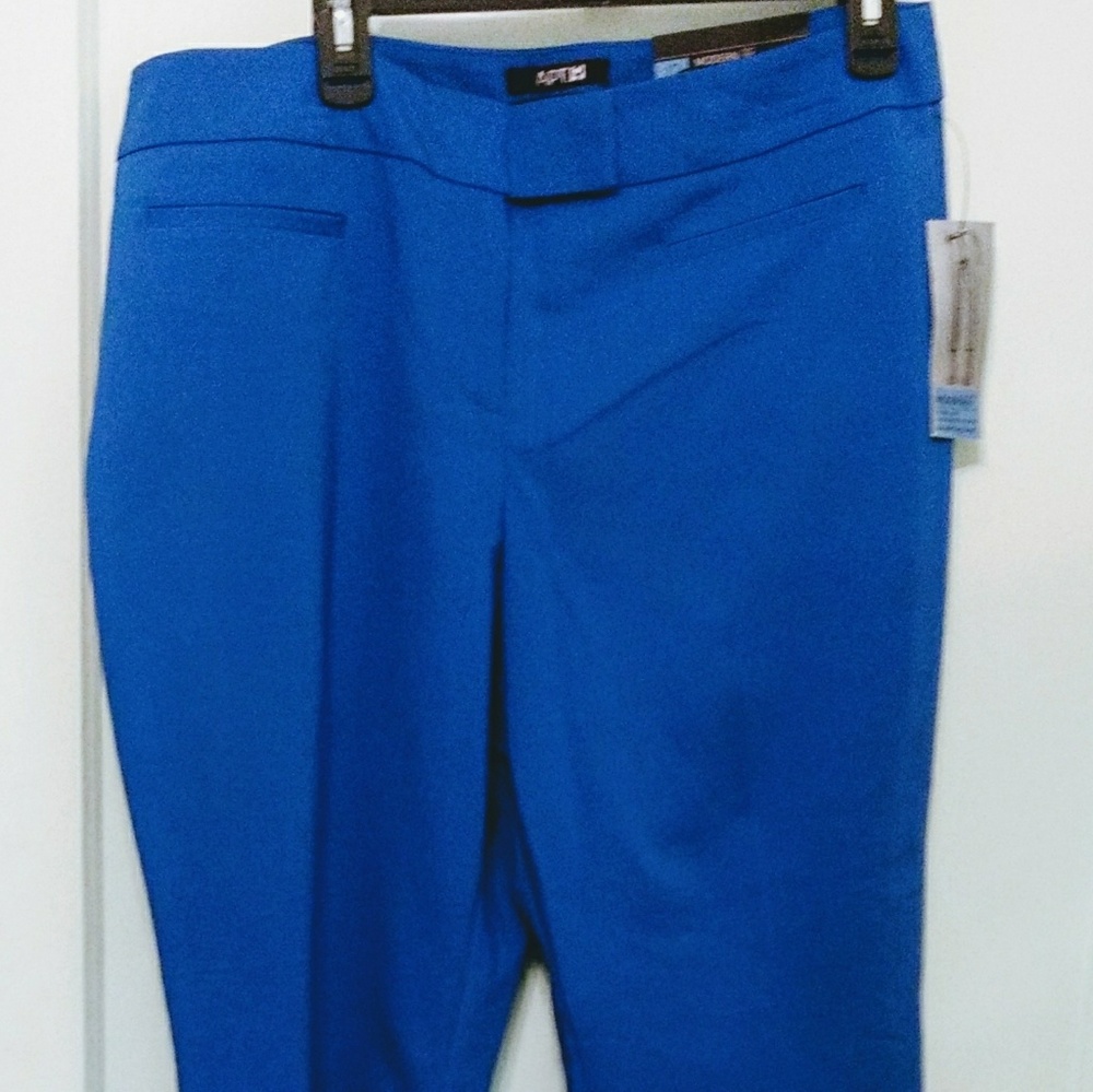 Apt 9 NWT Cobalt Blue Capri Pants
