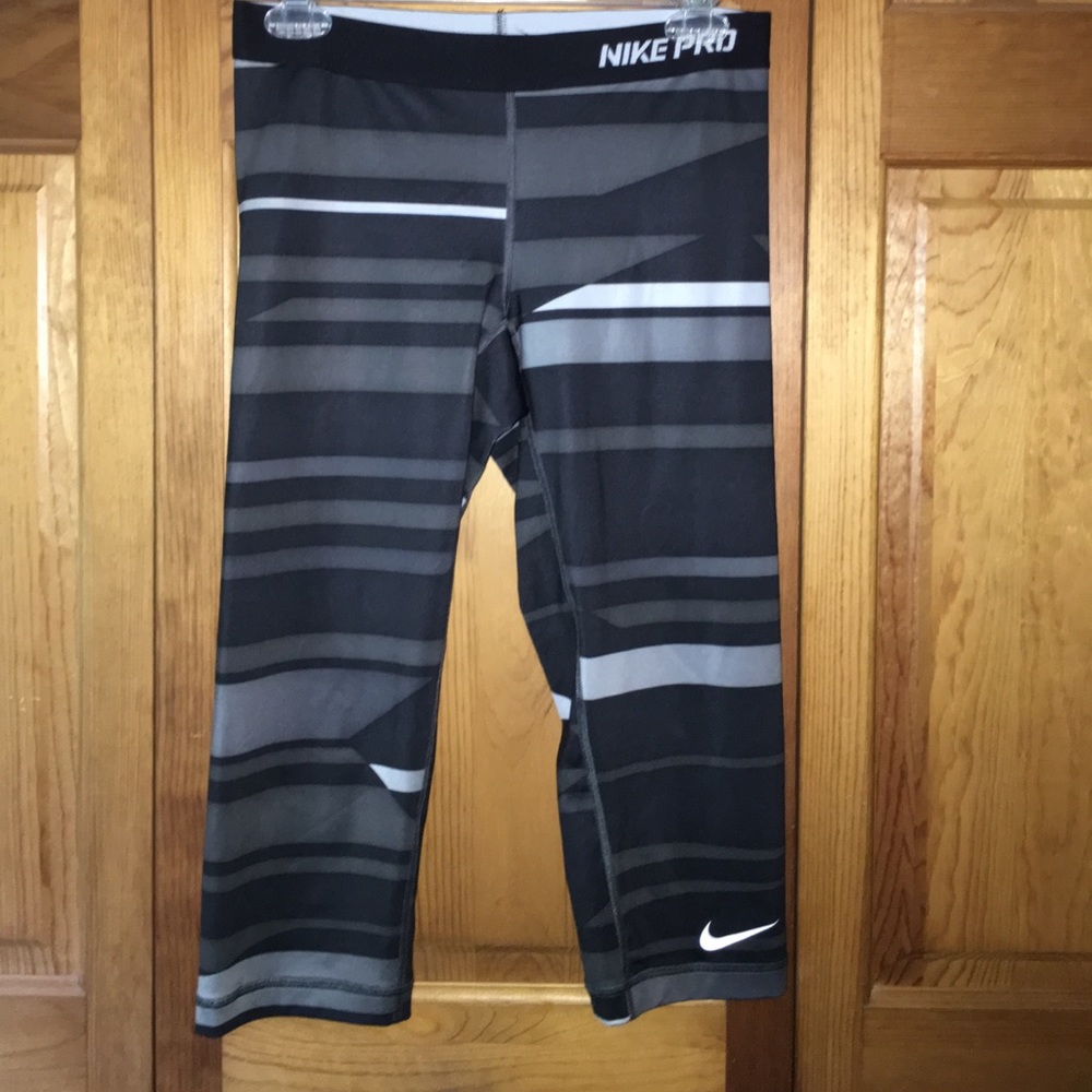 Nike Pro capris