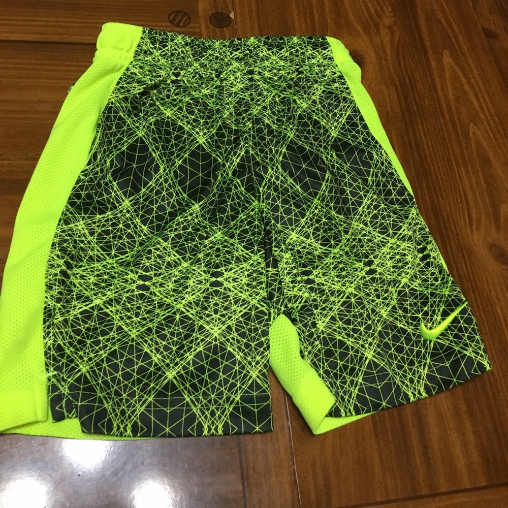Kids basketball shorts NIKE (like new)