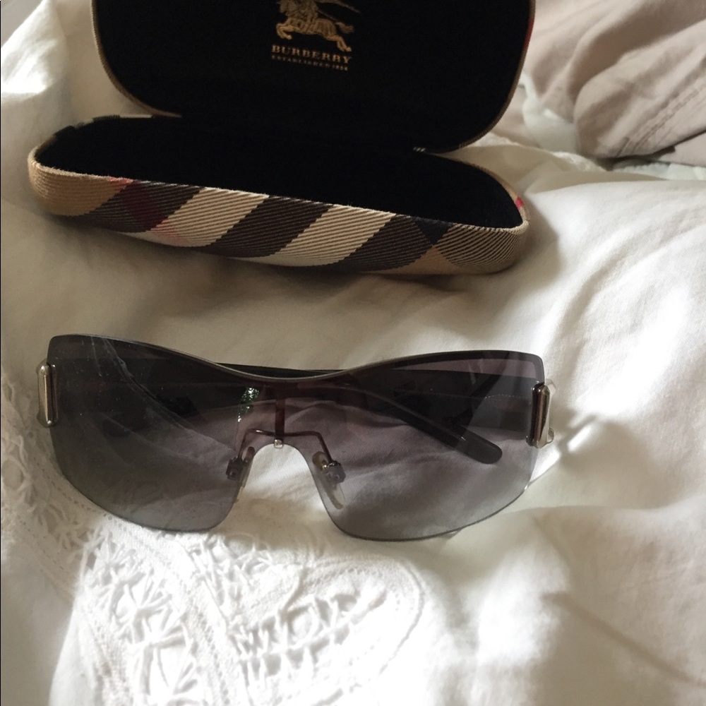 BURBERRY sunglasses - like new!!