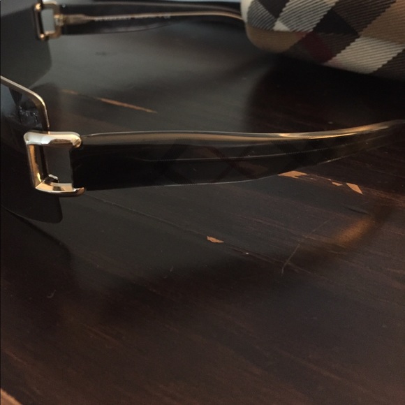 BURBERRY sunglasses - like new!! - Picture 2 of 4