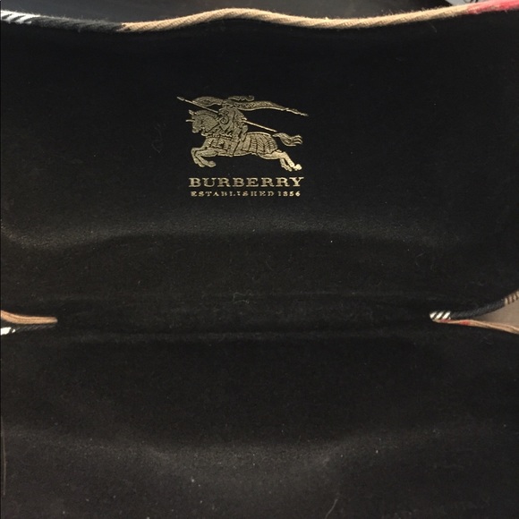 BURBERRY sunglasses - like new!! - Picture 4 of 4