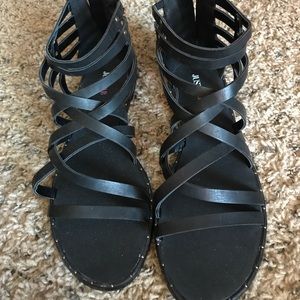 Cute sandals!