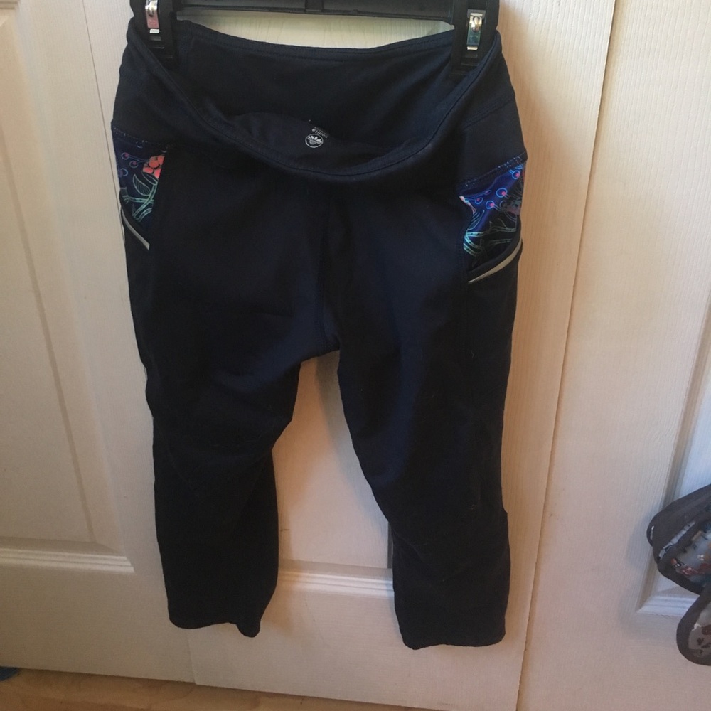 Senita Athletics Navy Capris!