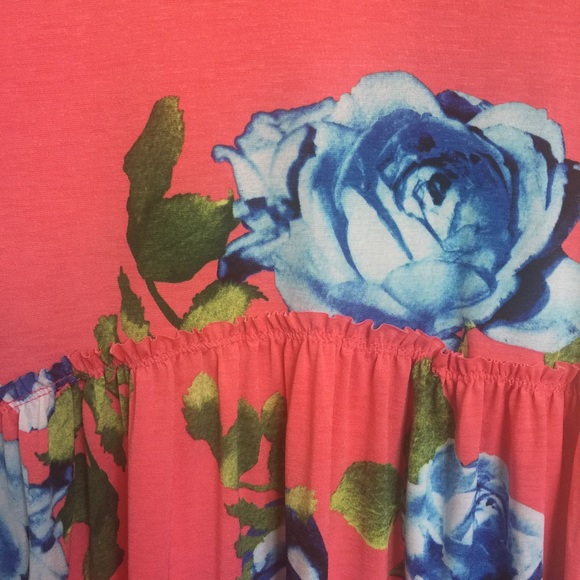 📍CLEARANCE 📍Gorgeous Salmon Floral Top - Picture 4 of 5