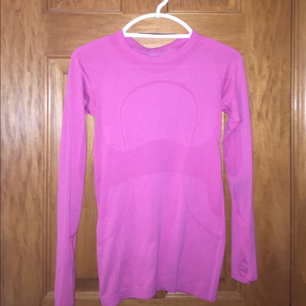 Long sleeved Lululemon workout shirt