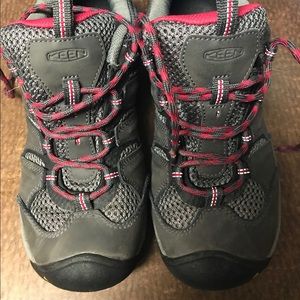 Like New Keen hiking shoes
