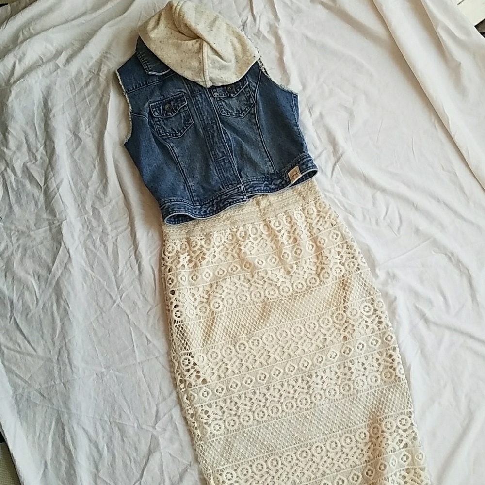 Lace pencil skirt