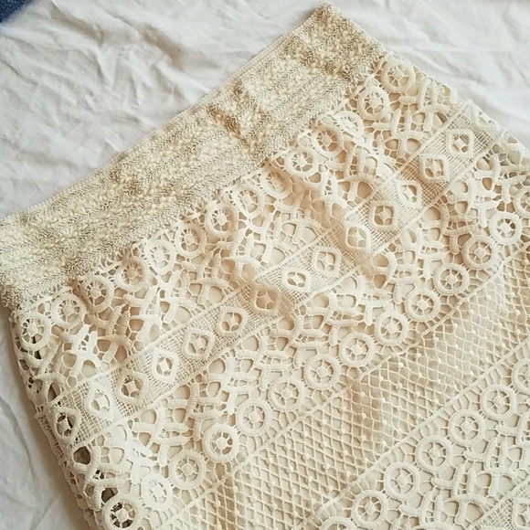 Lace pencil skirt - Picture 3 of 3