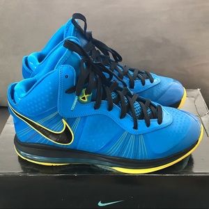 Nike Lebron Entourage 8 V/2 Size 11 CLEAN