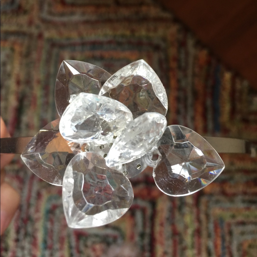 Headband metal with crystal like flower