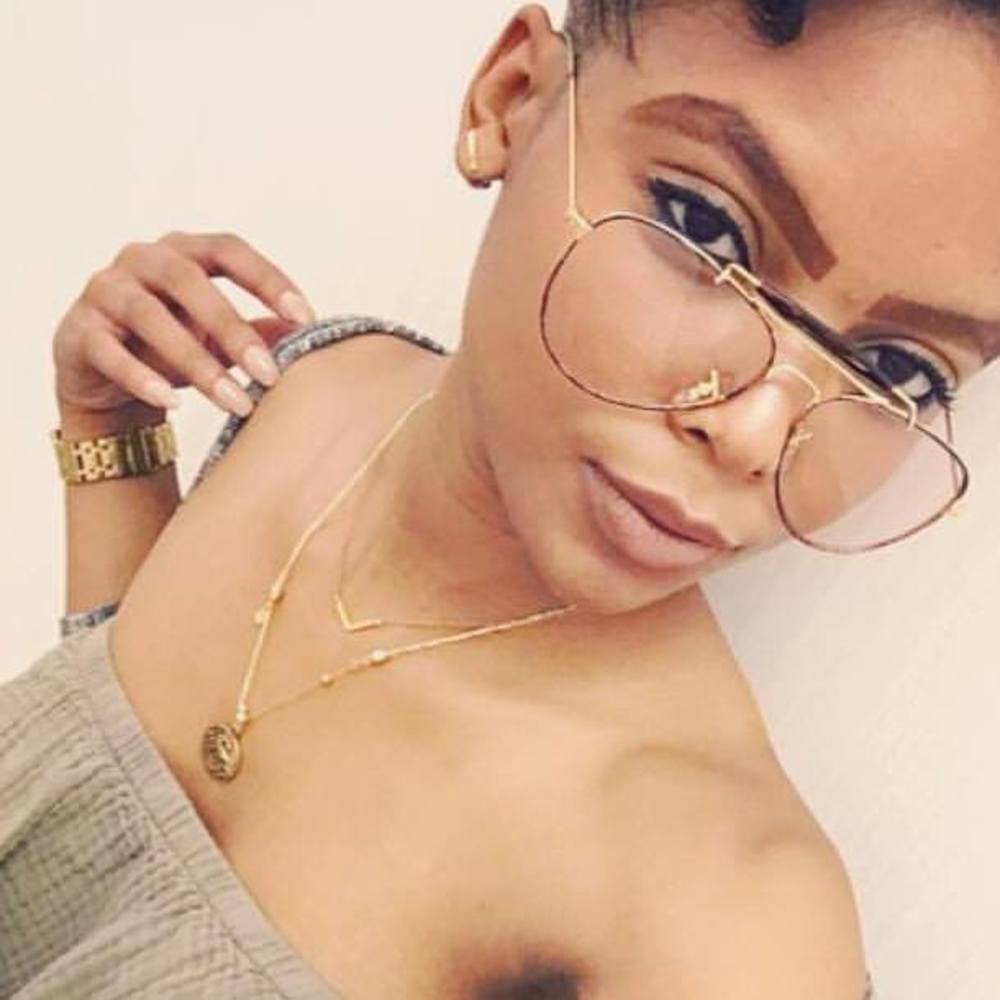 Meet your Posher, Chanel