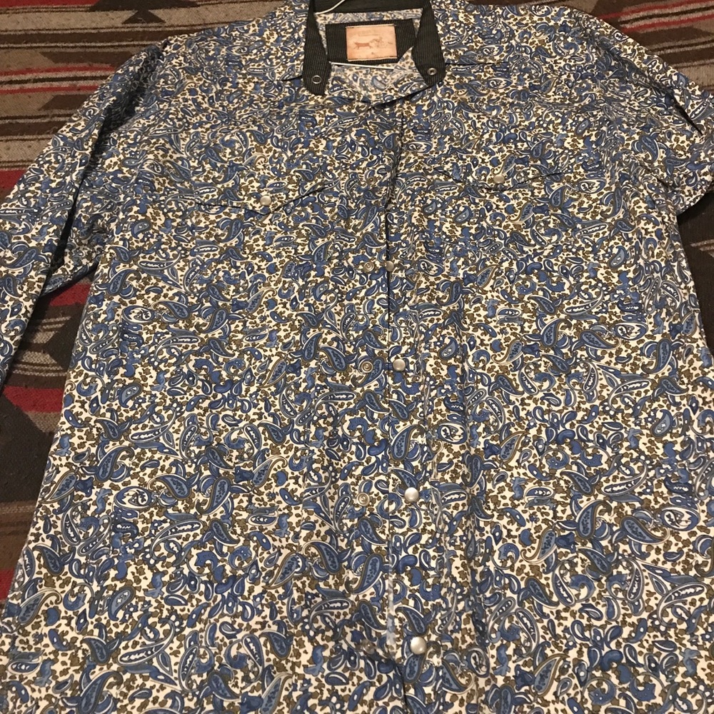Men's pearl snap shirt