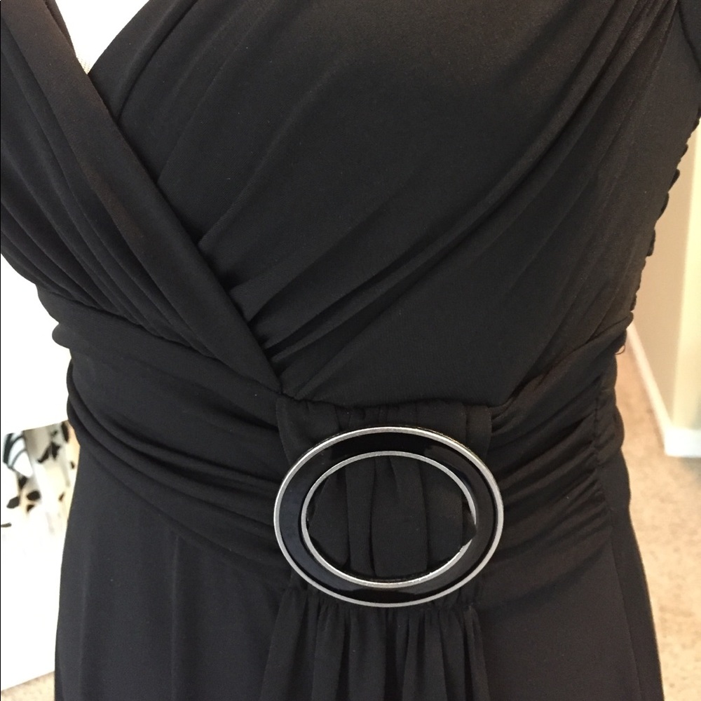 Halter dress with cinched waist with metal disc. - Picture 3 of 7