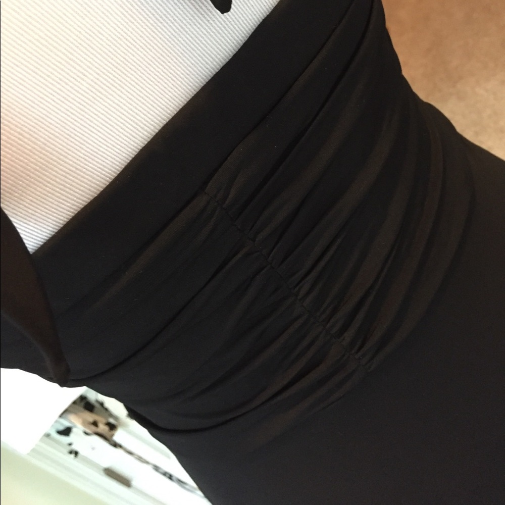 Halter dress with cinched waist with metal disc. - Picture 5 of 7