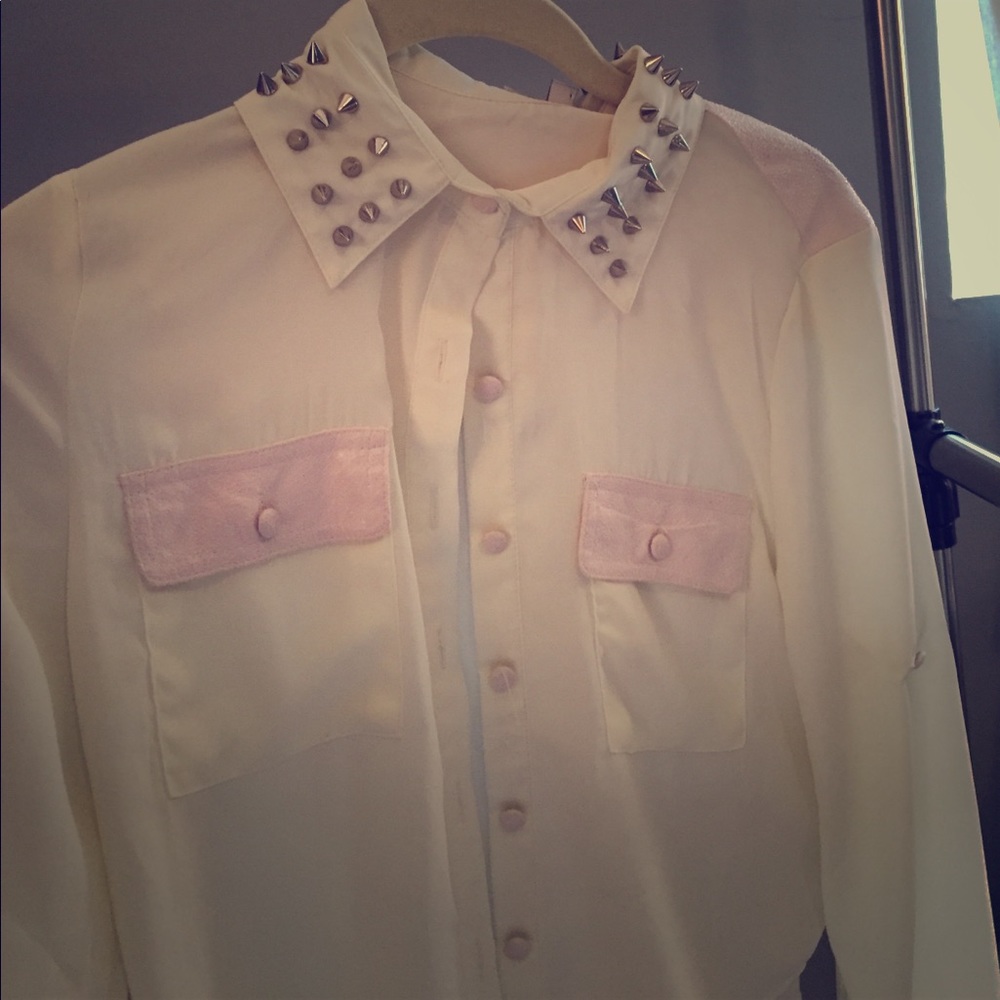 CREAM SPIKED TOP