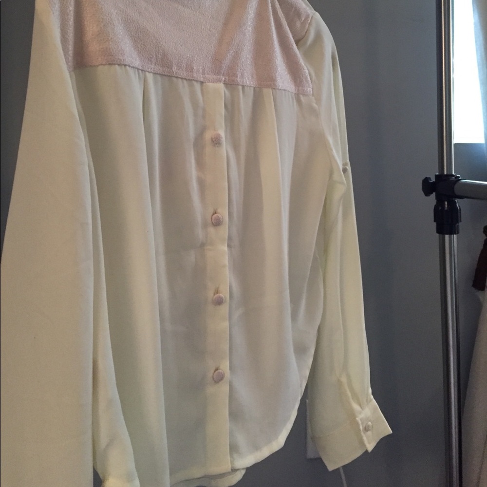 CREAM SPIKED TOP - Picture 6 of 8