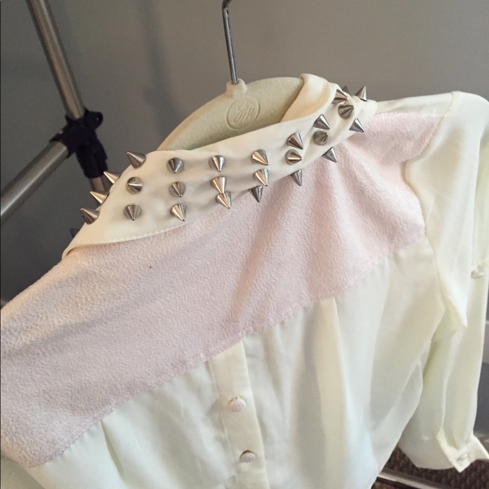 CREAM SPIKED TOP - Picture 7 of 8