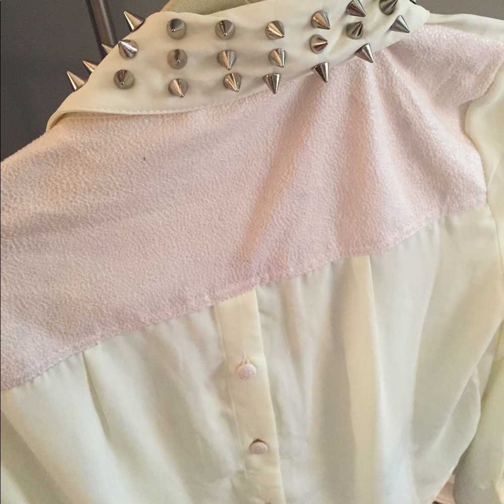 CREAM SPIKED TOP - Picture 8 of 8