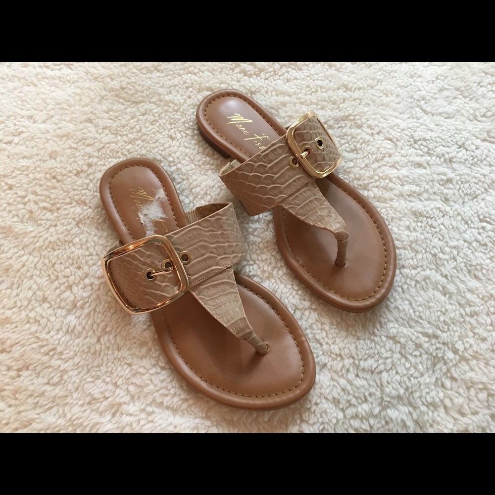 Marc Fisher flat leather sandals- size 7M