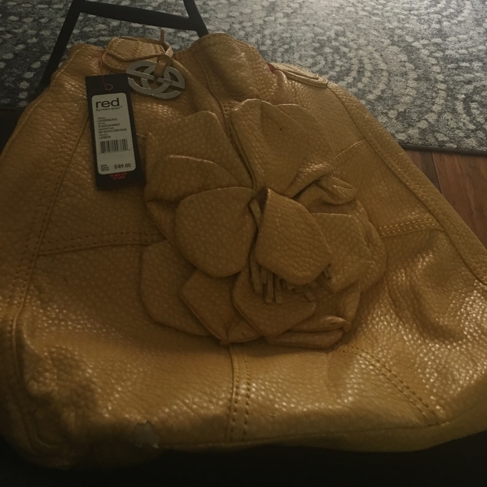 Brand new Red byMarc Ecko mustard yellow flower 🌺