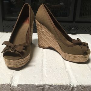 Tory Burch wedge, size 7- never worn!