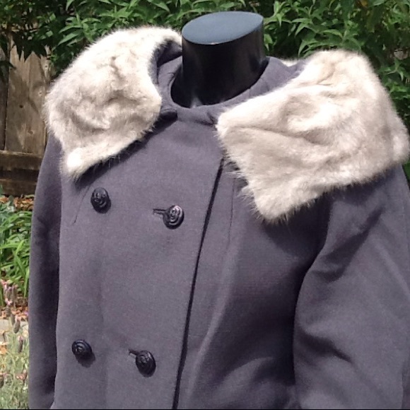 Vintage Charles Talbot Coat Gray with fur collar - Picture 2 of 8