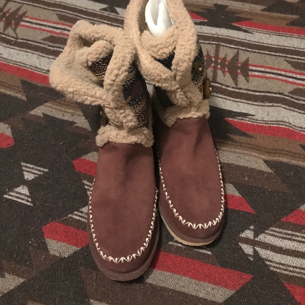 Size 8 new never worn winter boots