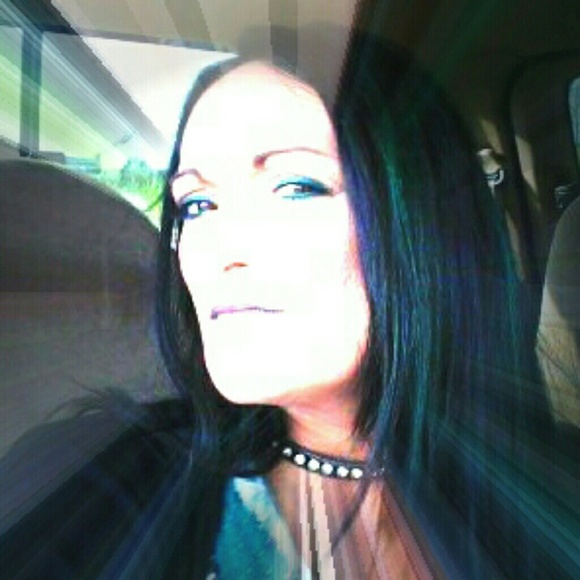 Meet your Posher, Julie - Picture 3 of 4