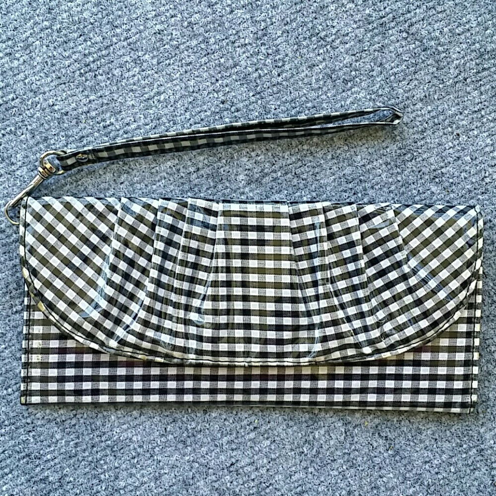 Clutch with removable handle