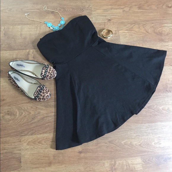 Deb Dresses & Skirts - 💕 Deb Black Strapless Dress