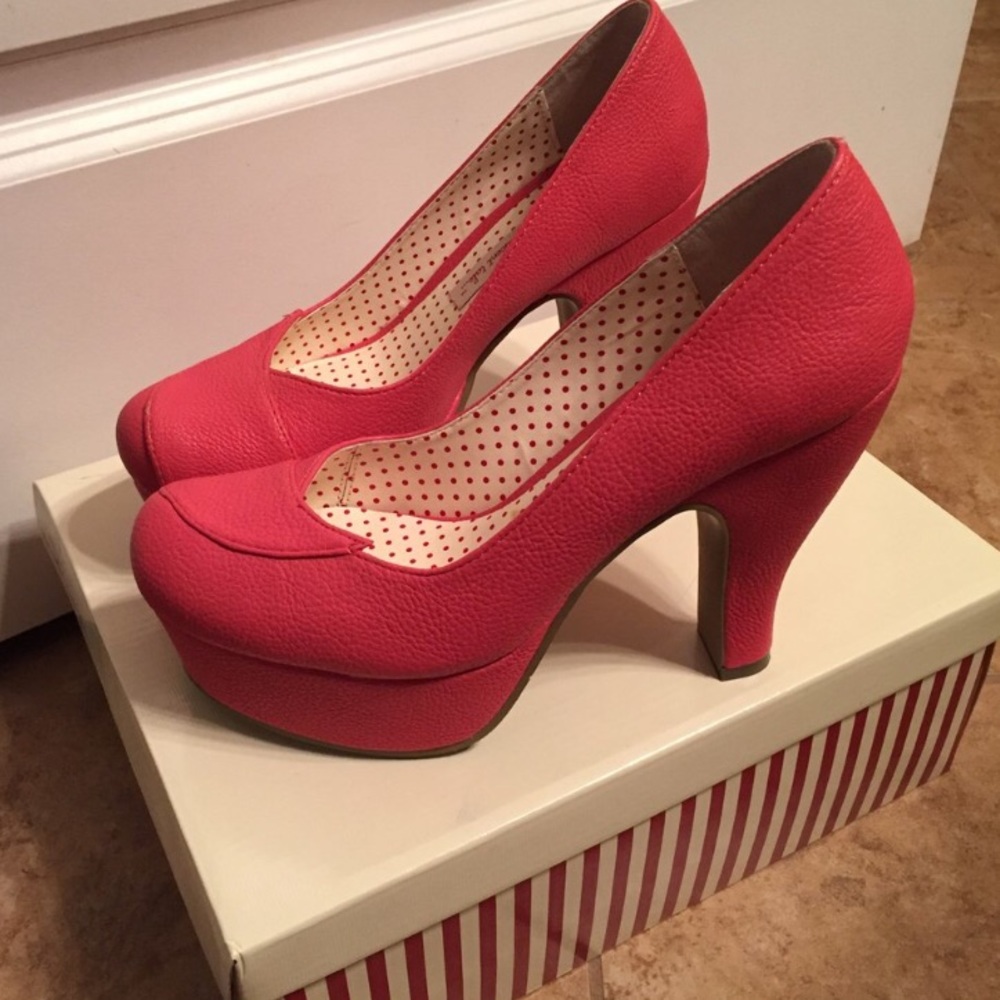 New in box, B.A.I.T. (Bait) Footwear pinky shoes.