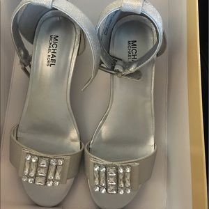 MK dress sandals girls size 1. Never worn.