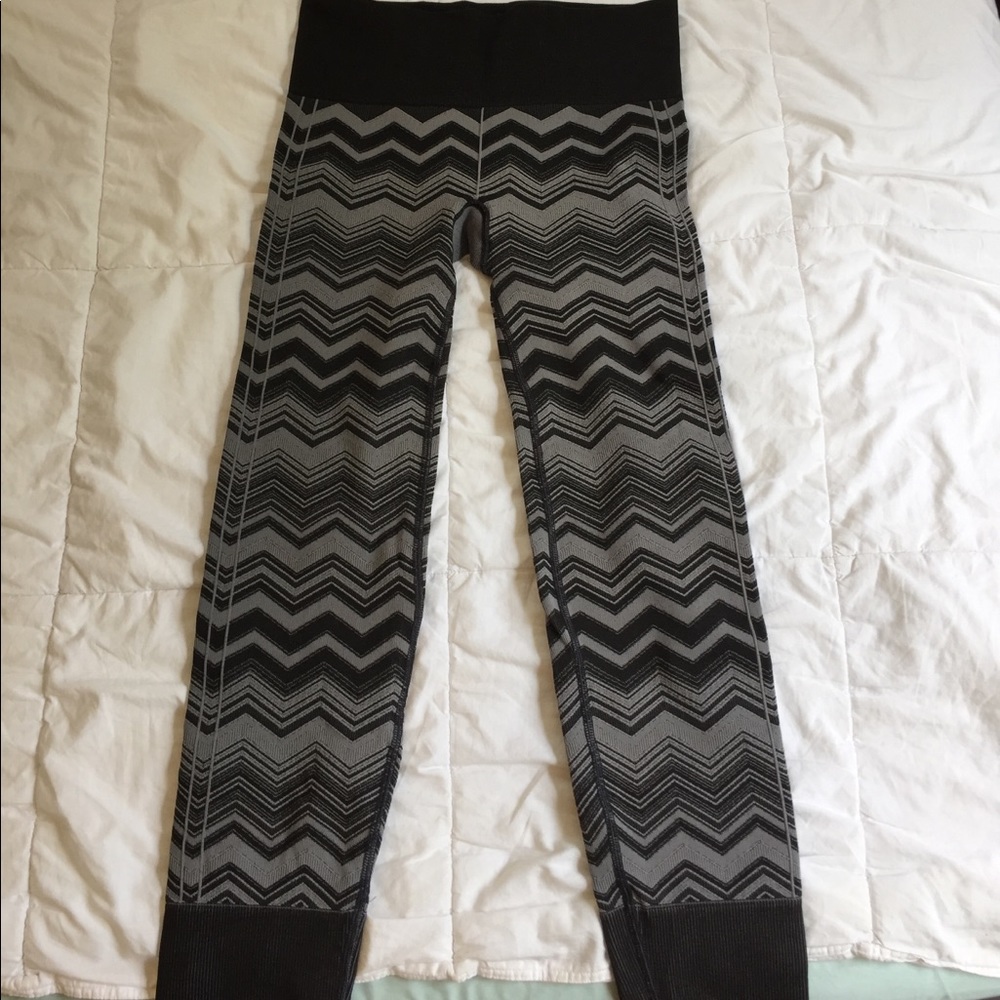 Lululemon || ebb to street pant