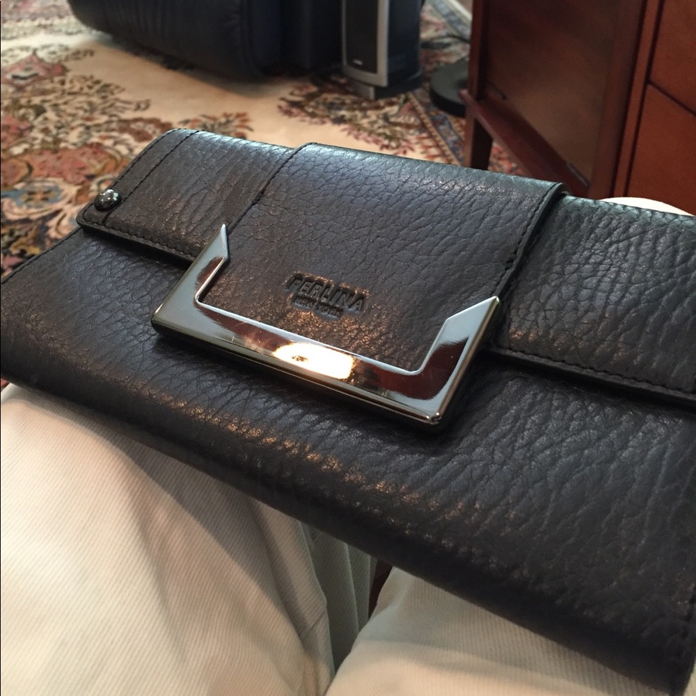 Perlina New York Wallet/Convertible Strap Black