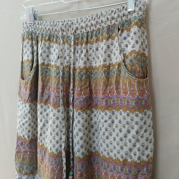 Loose Paisley Pocket Pants - Picture 2 of 4