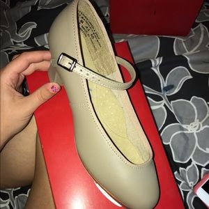 Capezio tap shoes size 5, perfect condition!