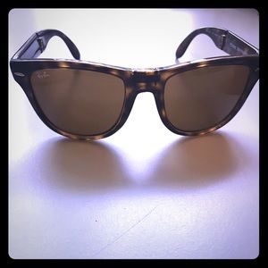 Rayban Folding Wayfarer Sunglasses with case
