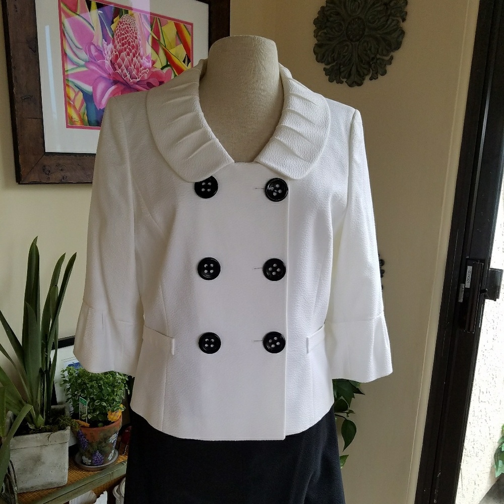 Tahari Suit 12. Like New