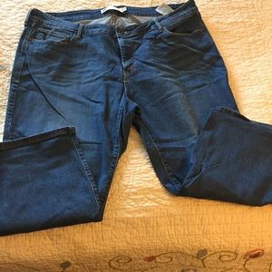 Levi's capris--worn once!