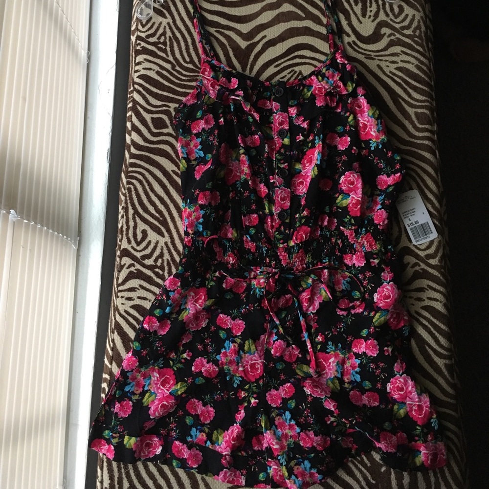Floral romper with tags