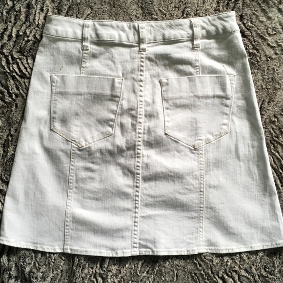💋 7/$25!  White denim skirt - Picture 3 of 4