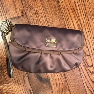 Small clutch. Can fit Iphone 6 plus and extra