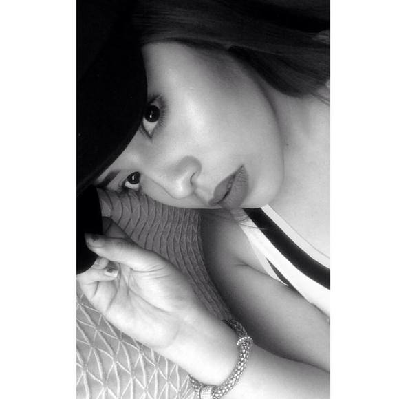 Meet your Posher, Yaneth - Picture 1 of 1