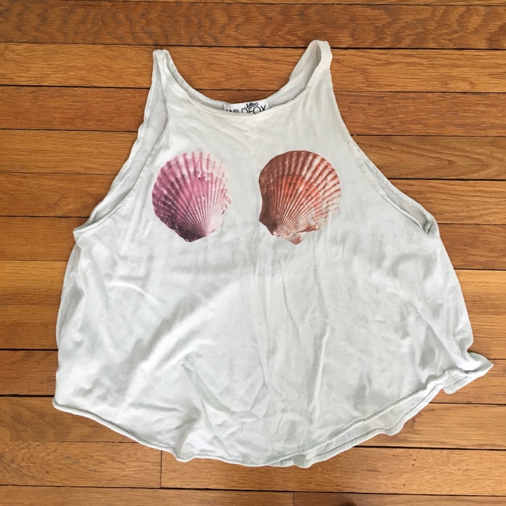 Super cute Wildfox t shirt with shells