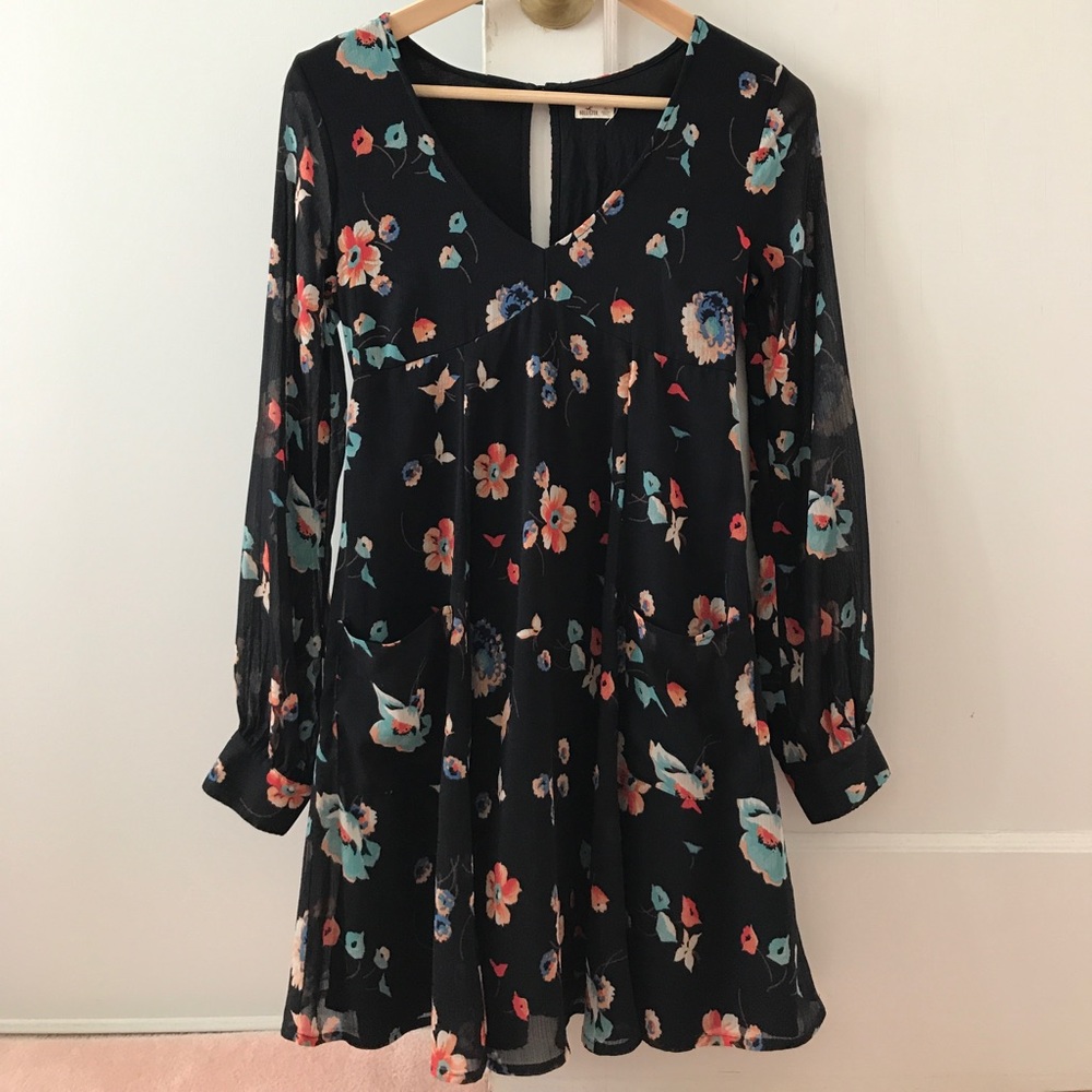 HOLLISTER FLORAL DRESS